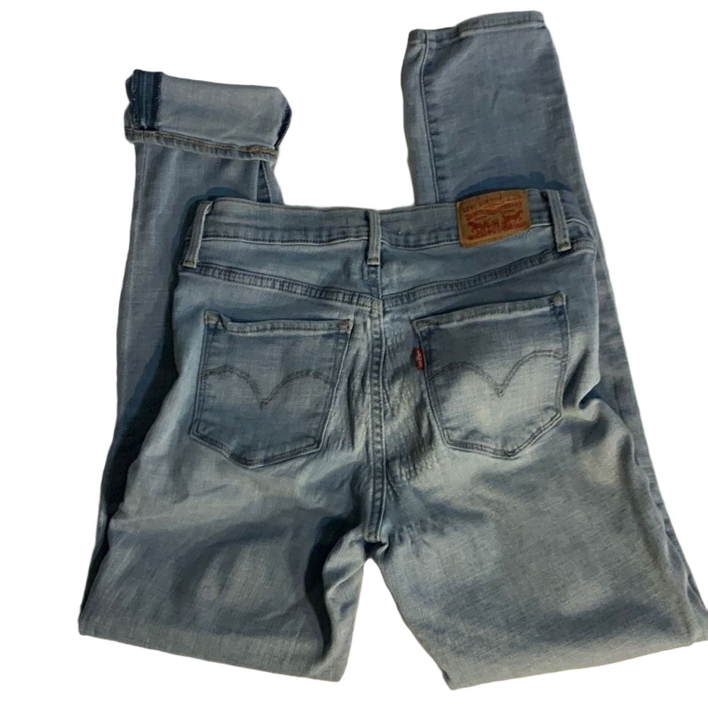 Levi’s 311 Shaping Skinny Size 28 / Inseam 28 Vintage Y2K